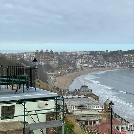 Esplanade Garden Apartment *