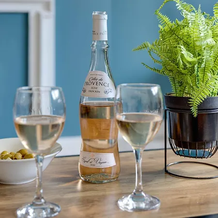 Esplanade Garden Apartman *